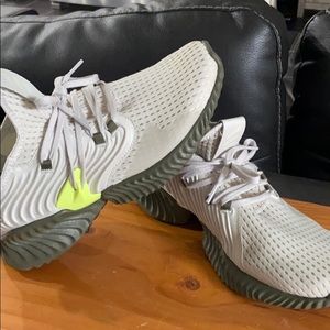 Adidas Bounce women’s tennis shoes